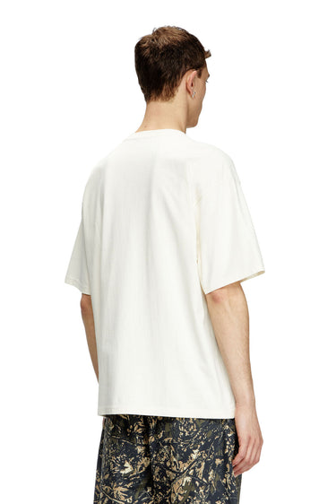 T-BOXT-N14 T-shirt with distressed flocked logo White/Black