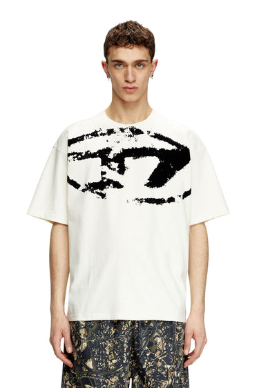 T-BOXT-N14 T-shirt with distressed flocked logo White/Black